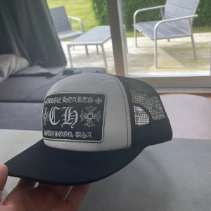 Vit chrome hearts keps - Vit chrome hearts keps