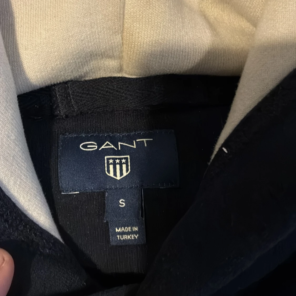 Mörkblå hoodie från GANT med tryck - 4