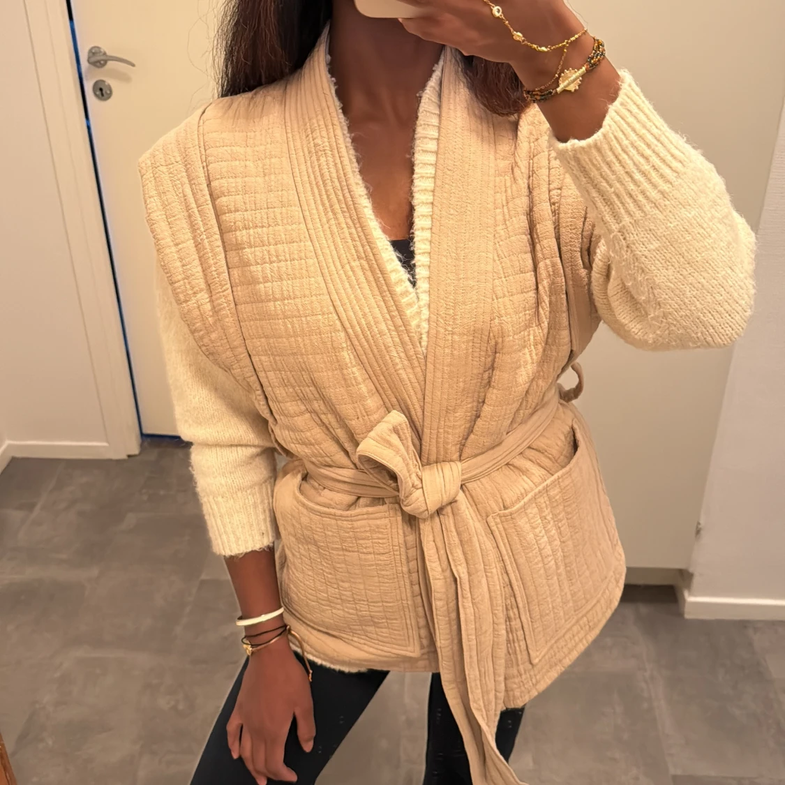 Beige quiltad väst med knytband - 2