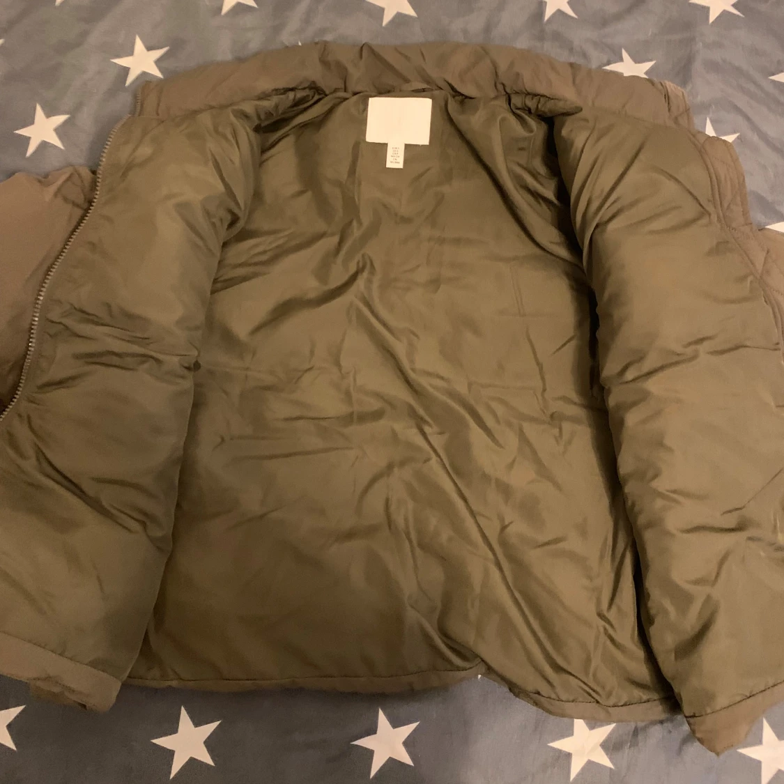 Olivgrön pufferjacka från H&M - 4