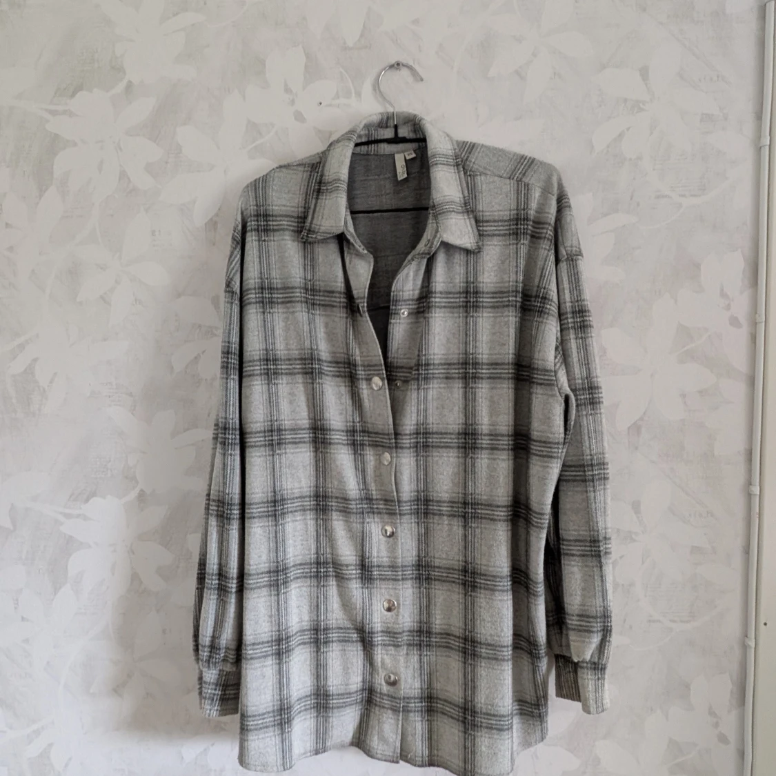 Grå rutig skjorta från NLY Trend XS