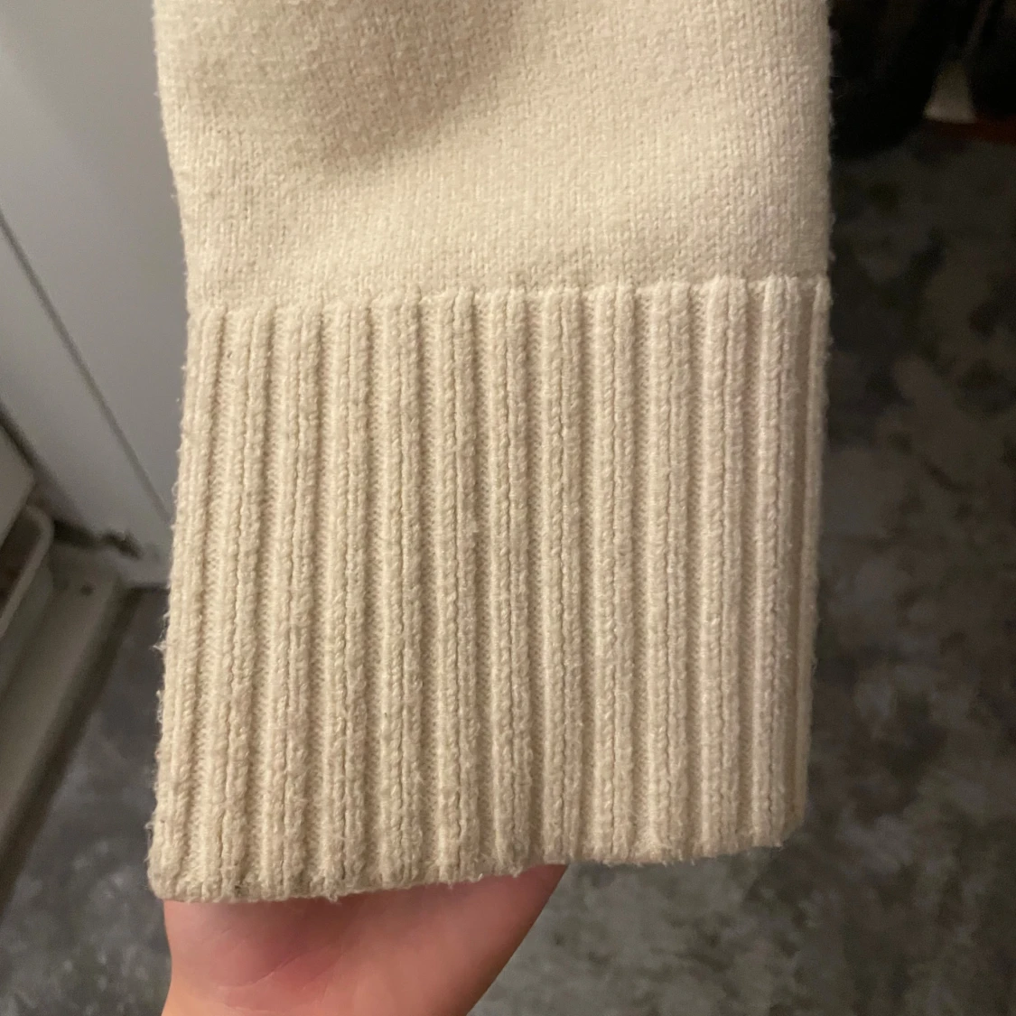Beige stickad tröja från H&M - 2