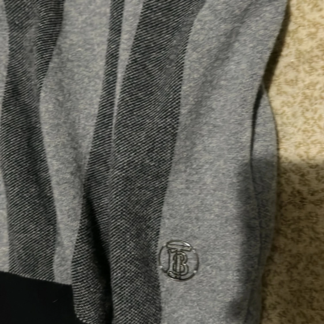 Grå tröja från Burberry - 92