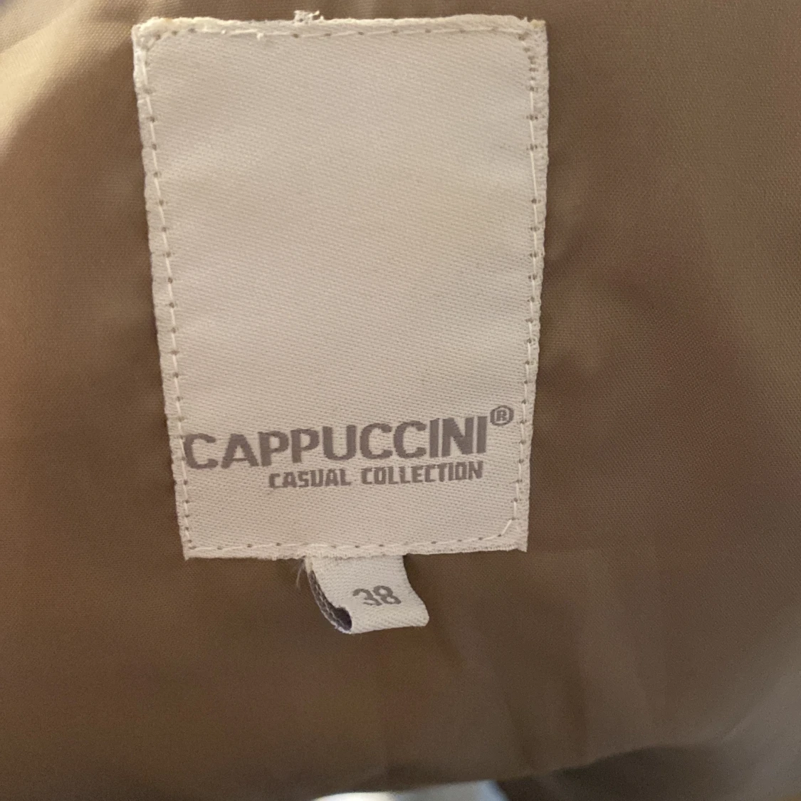 Beige skinnjacka från Cappuccini - 3