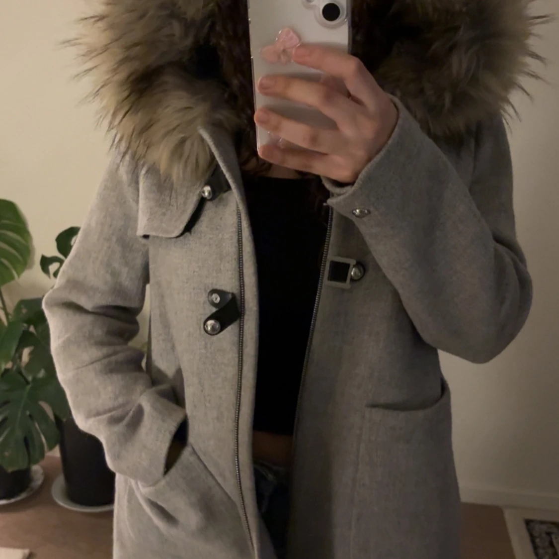 Ljusgrå kappa med fuskpäls - 1