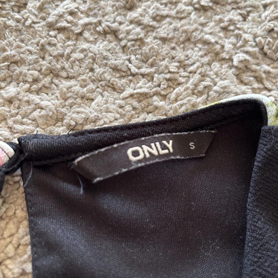 Svart blommig klänning från ONLY - 1