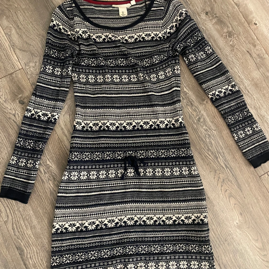 Mönstrad stickad klänning från L.O.G.G. - 2