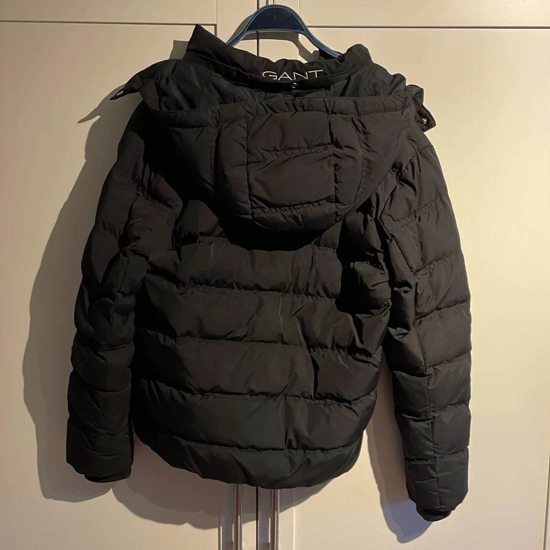 Svart pufferjacka från GANT - 1