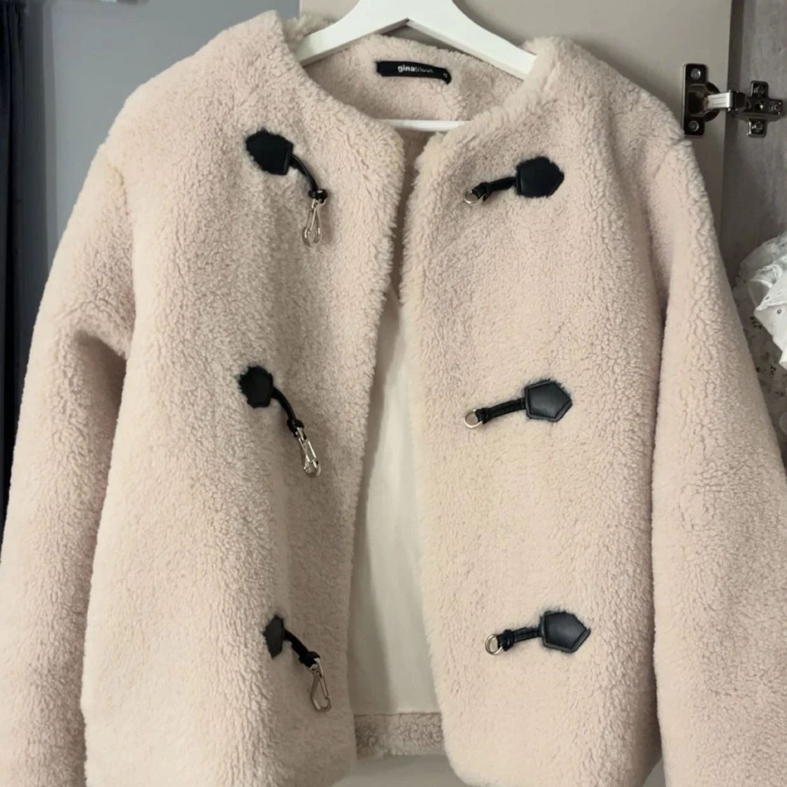 Beige teddyjacka från Gina Tricot XS - 1