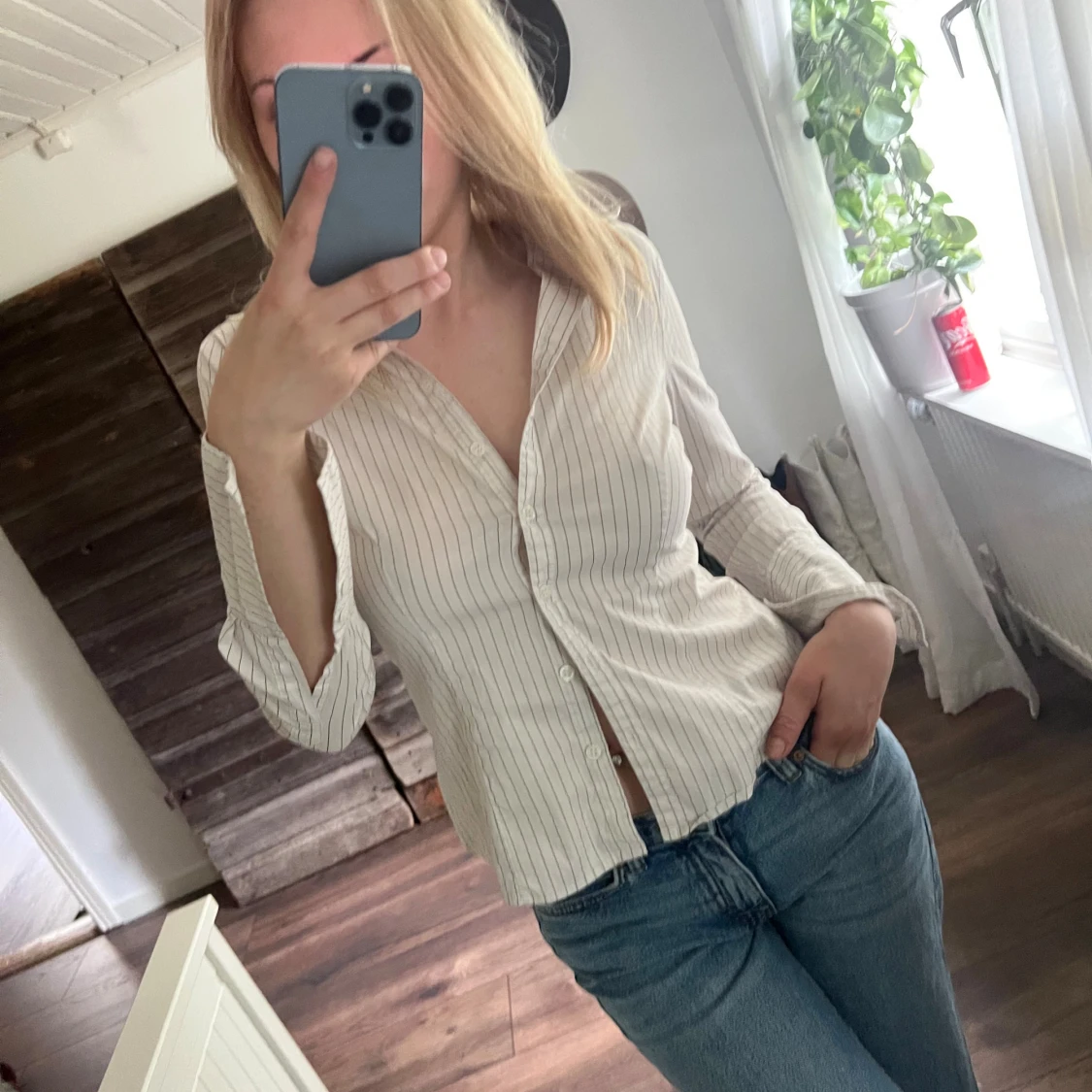 Randig vit skjorta med knappar - 1