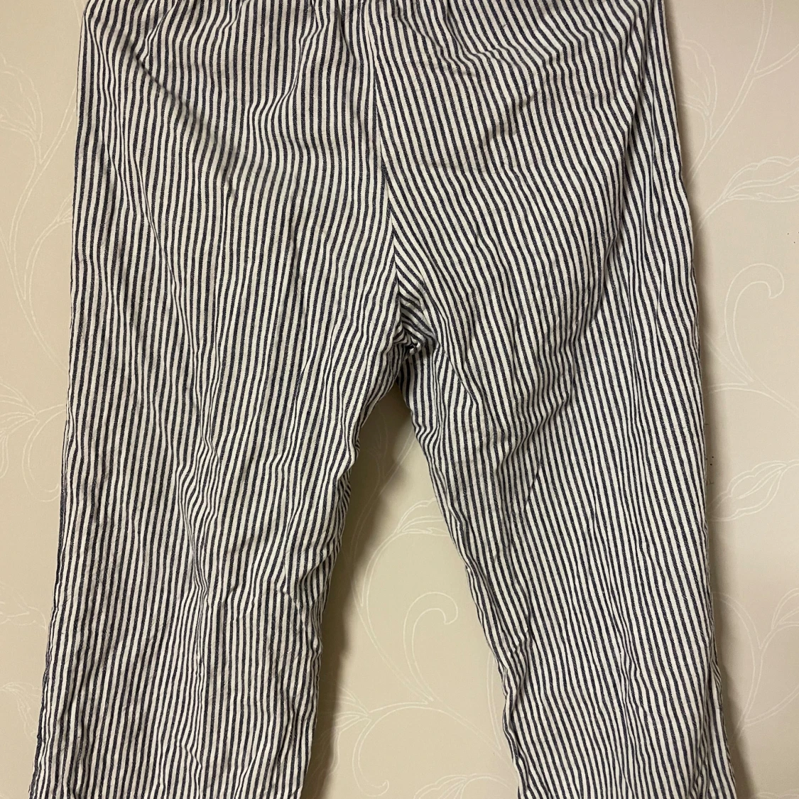 Randiga linnebyxor från H&M Divided - 1