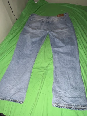 Drdenim jeans ljus blå - Testat dem 1 gång satt för stort. Perfekt skick, ordinarie pris 1000kr