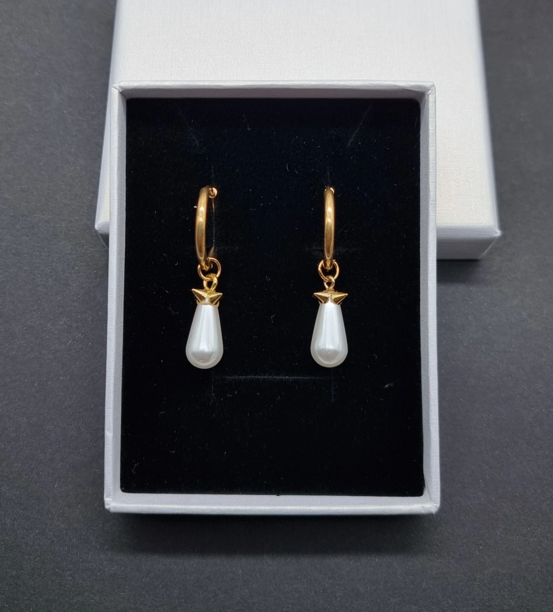 Stilrena örhängen inspirerad av Maria Nilsdotter