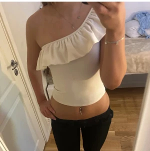 Off shoulder top - Knappt använd lite i somras💓i ett fint sick of kan användas som off shoulder också! Stork xs
