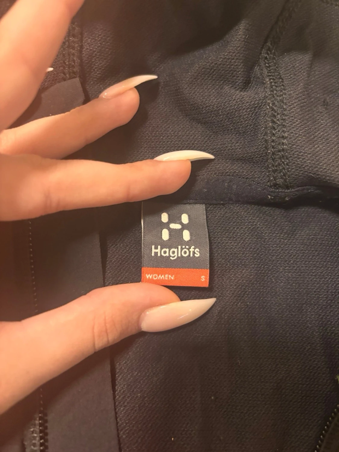 Svart vindjacka från Haglöfs - Apex Hood  - 3