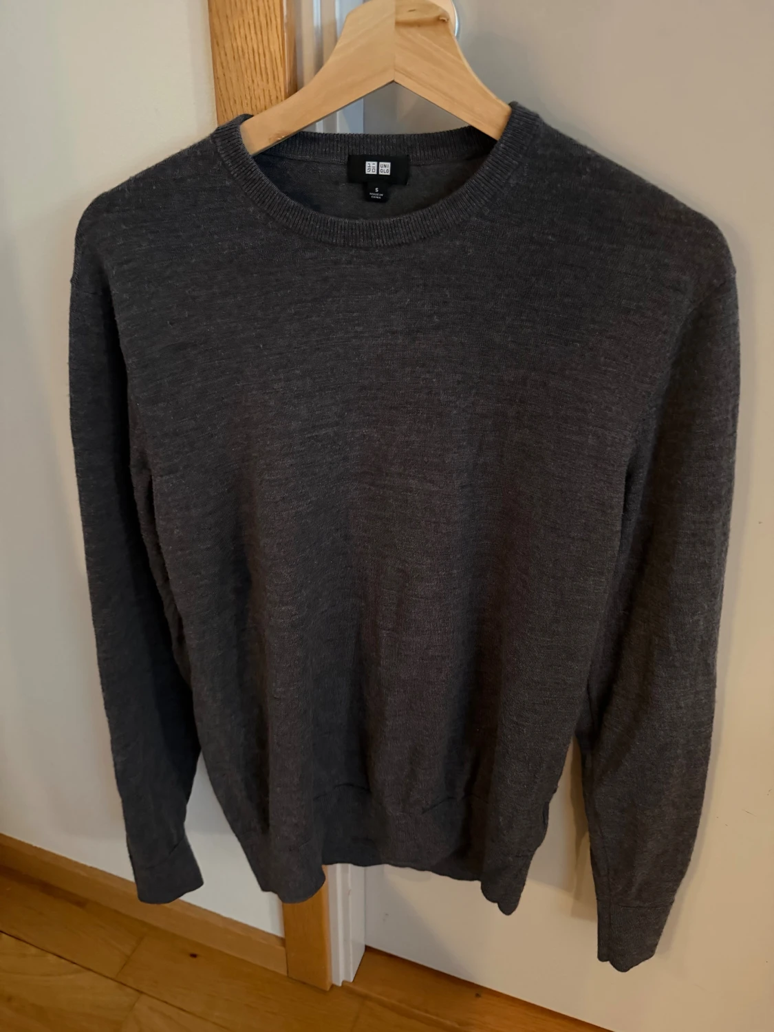 grå merinoull tröja från Uniqlo