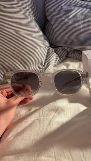 Chimi - Ett par väldigt snygga chimi solglasögon. Helt oanvända!!! Allt följer me putsduk oöppnad.