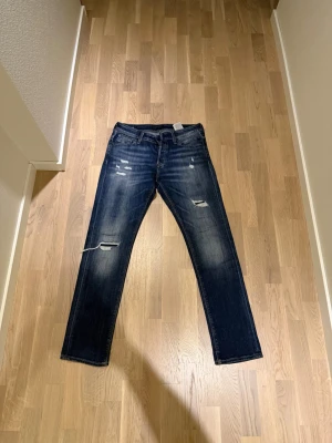 Jeans - Jättefina jeans från Jack and Jones vilket är använda bara ett par gånger. Skicket är som i nytt skit och absolut inga problem med dem. Storlek 30/32