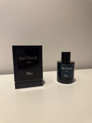 Dior Sauvage Elixir  - Endast testat 1-2 spray, god doft.