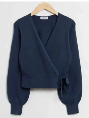 Mörkblå omlott kofta från & Other Stories - Snygg mörkblå omlott kofta från & Other Stories i storlek M men passar också storlek S. 