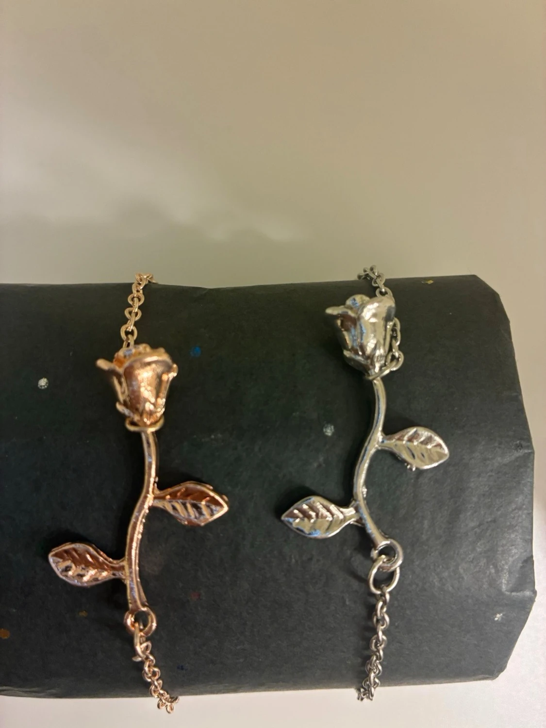 Rosformade armband i guld och silver - 2