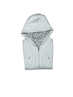 Di 🅾️R zip hoodie  - Säljer nu en riktigt fet zip hoodie som består av 98 procent kashmir som passar både perfekt inför vintern och sommaren ❄️🐻‍❄️