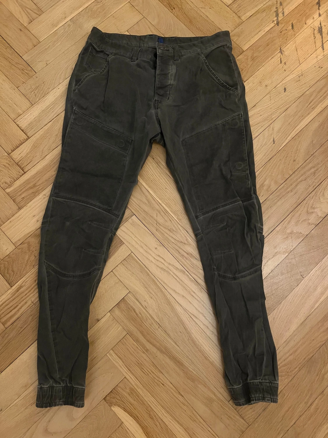 Mörkgröna cargopants med resår