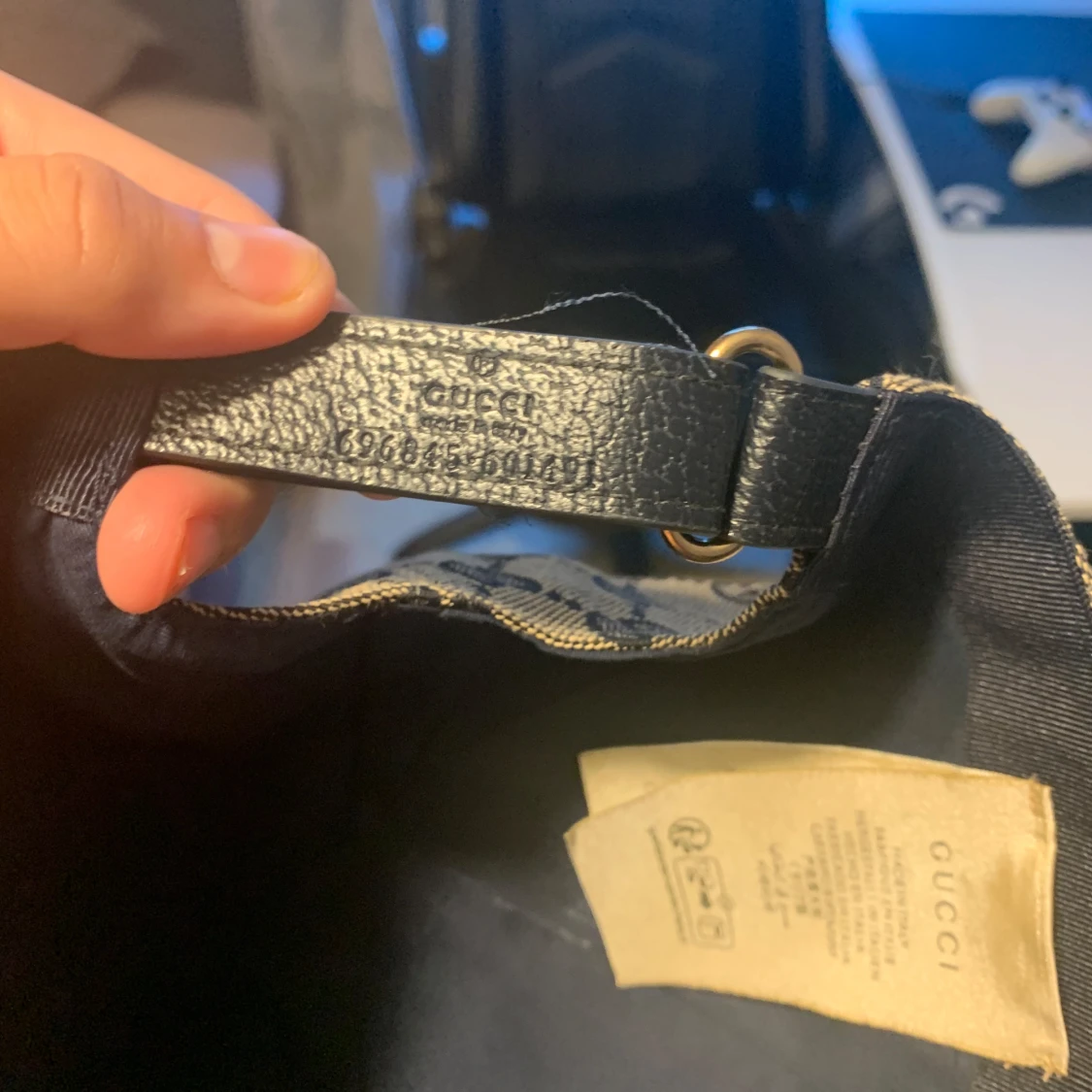 Gucci keps med GG-mönster och röd-blå detalj - 4