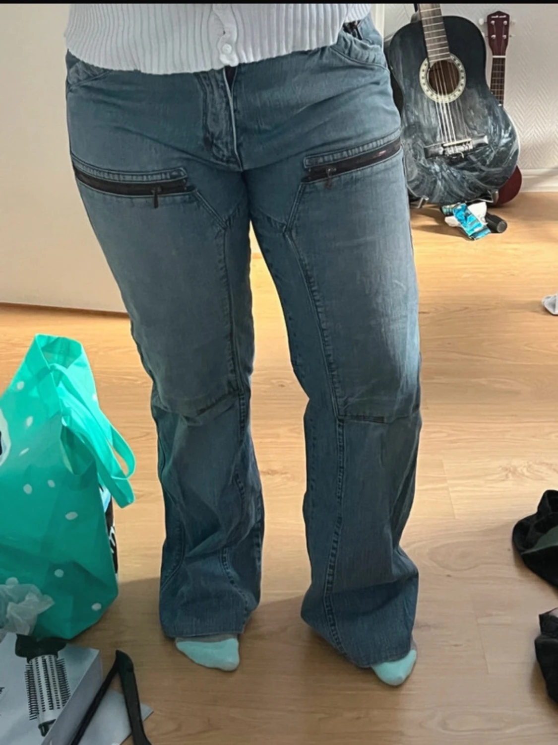 Ljusblå jeans med dragkedjor - 6