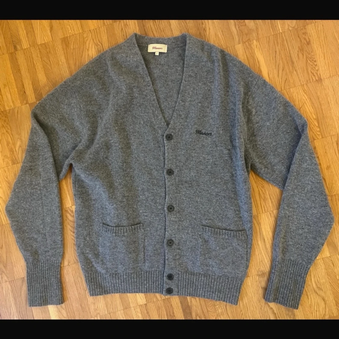 grå Manors Golf 100% ull cardigan med knappar och fickor - 1