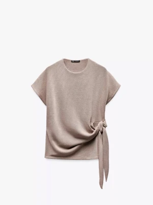 Beige topp med knyt från Zara - Jätte snygg och cool topp ifrån Zara med knytning. Jätte fint skick!! Hör av er vid frågor 💓🤗