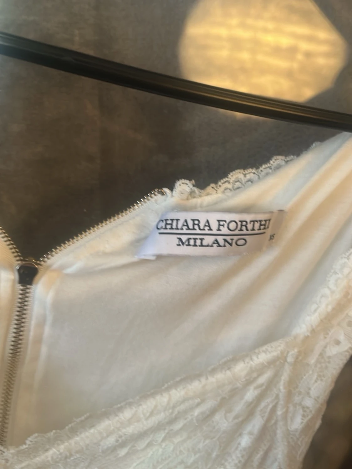 Vit spetsklänning med v-ringning - 2