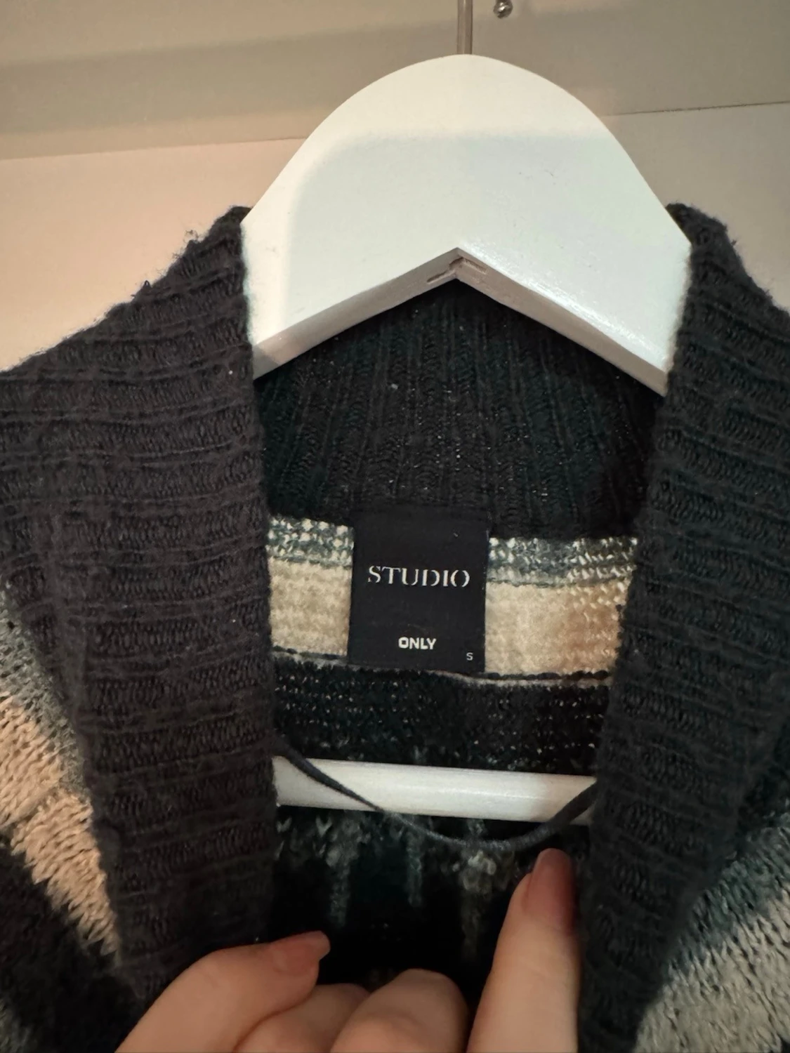 Grön stickad tröja från ONLY Studio - 1