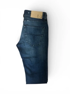 Tiger of Sweden Jeans  - Tiger of Sweden jeans  Färg: blå Storlek: 27/32 Pris: 99 kr