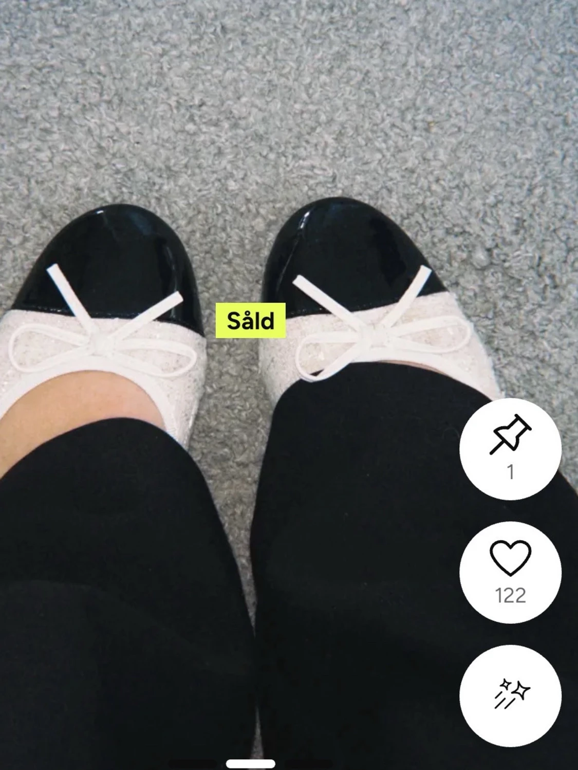 Svartvita ballerinaskor med rosett