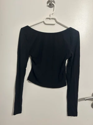 Tröja med öppen rygg  - Som ny