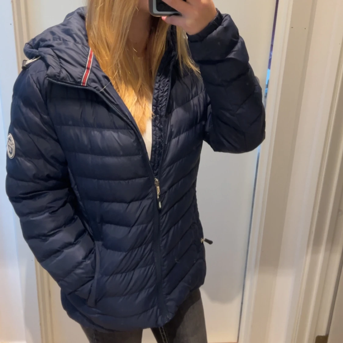 Mörkblå pufferjacka med huva - 1