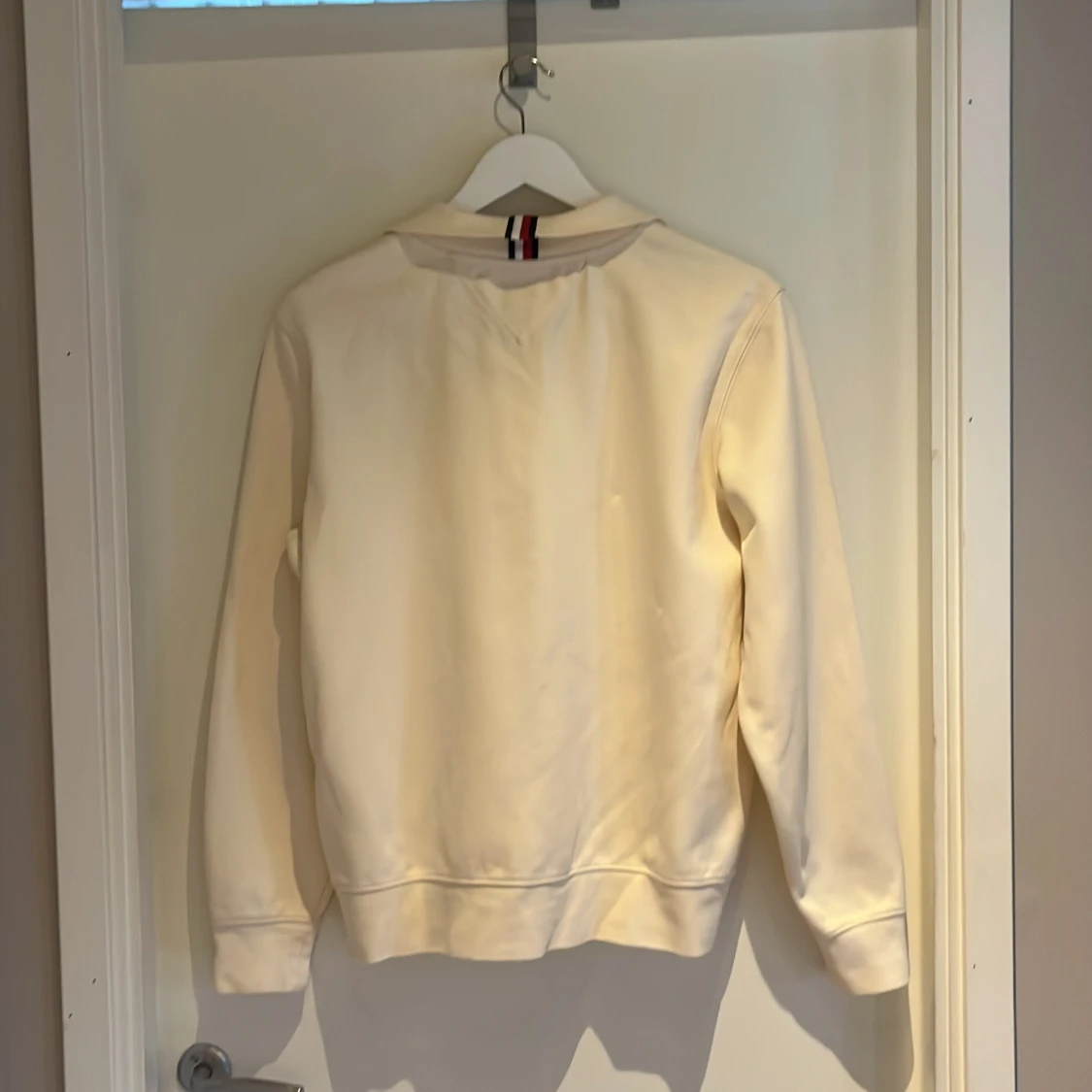 Ljus begie/ vit half zip tröja Tommy Hilfiger - 1