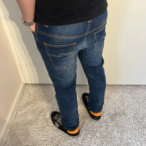 Nudie jeans  - Nudie Jeans Thin Finn | skick 9/10 | Storlek 31/32 | Pris - 599kr | Modellen är ca 178cm lång | Hör av dig vid minsta fråga eller fundering!!