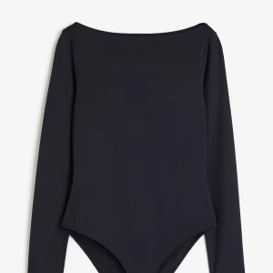 Mörkblå boddy - Mörkblå boddy från hm, aldrig använd med lapp kvar.