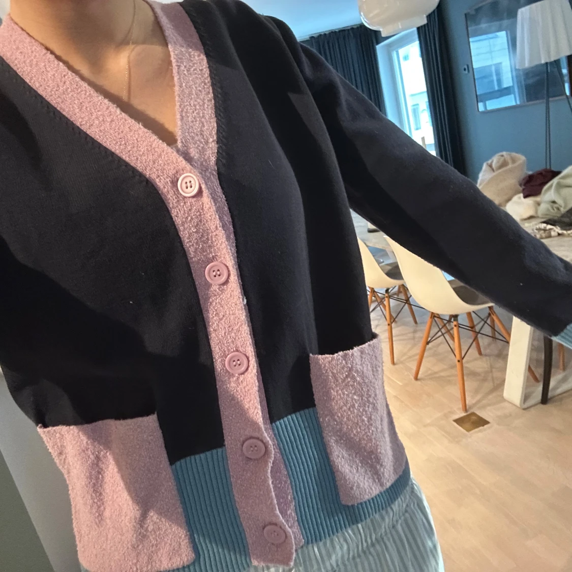 Färgglad kofta från COS