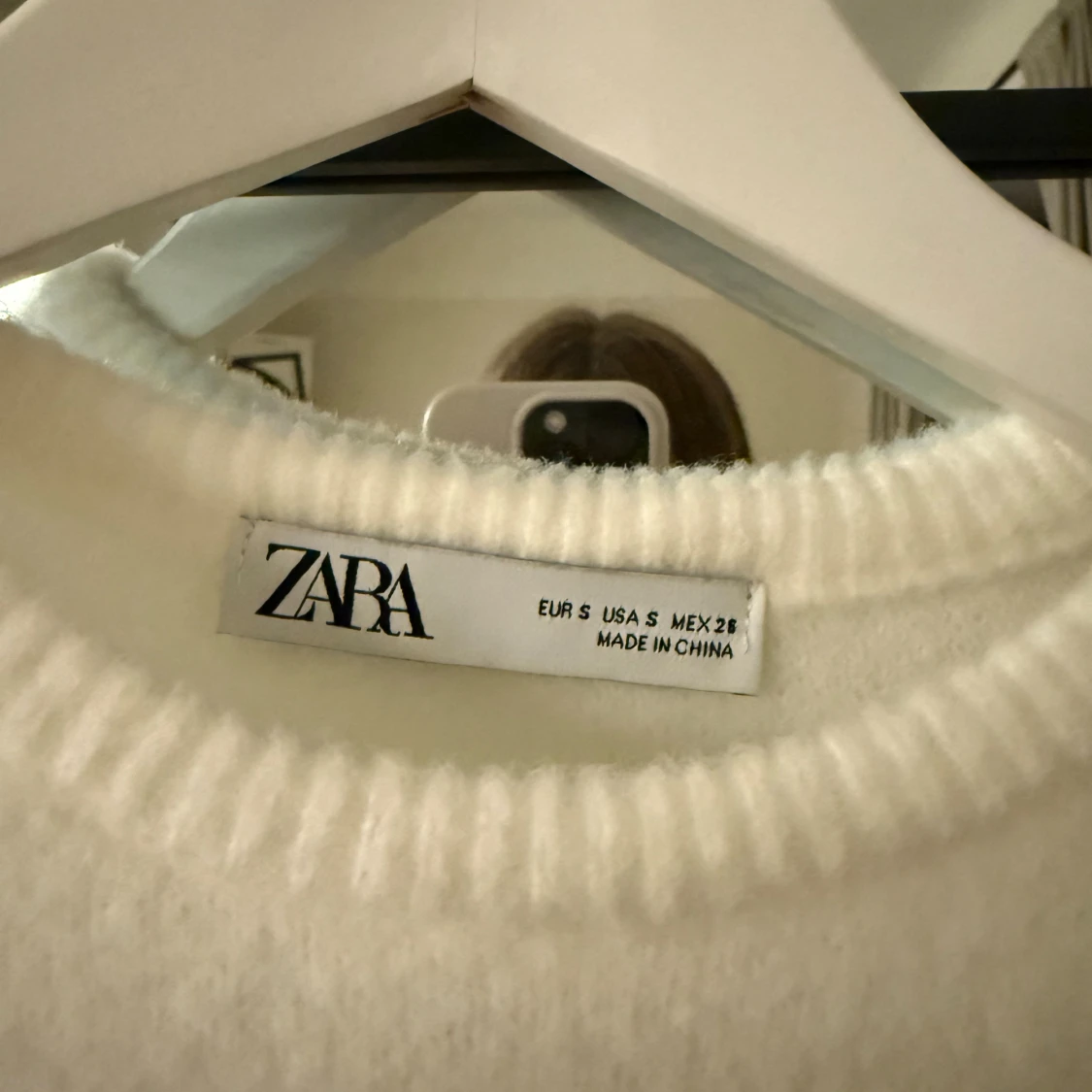 Vit croppad stickad tröja från Zara - 2
