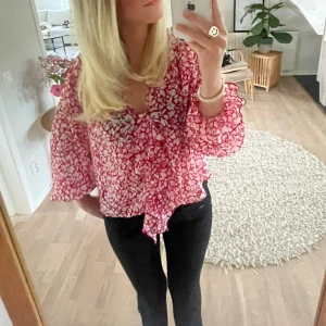 Blus från Zara  - Så himla fin och knappt använd