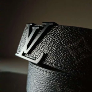 Svart H&M bälte - Svart (H&M) Bältet, bäst kvalite, bra pris! För mer information kontakta oss! 110cm, 🔥