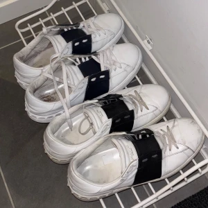 Valentino open - Säljer dessa opens både är äkta och är i storlek 45, kom med med prisförslag utropspris är 1200kr