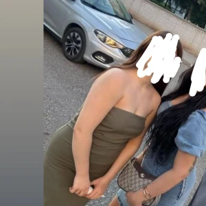 Basic grön klänning  - Säljer min göra klänning då jag använt den en gång och inte kommer använda den längre. 