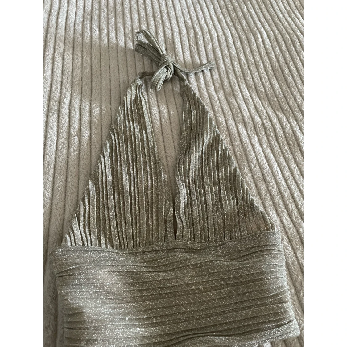 Glittrig halterneck-topp