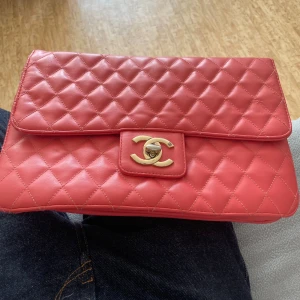 Väska från välkänt märke - Gammal och låg vid mammas grejer