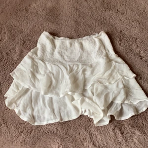 Kjolen stolek 140 - Använd mycket men i bra skick 👍🏻