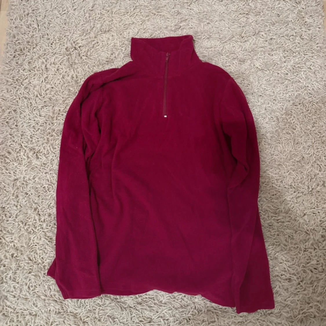 Vinröd fleece-tröja med half zip